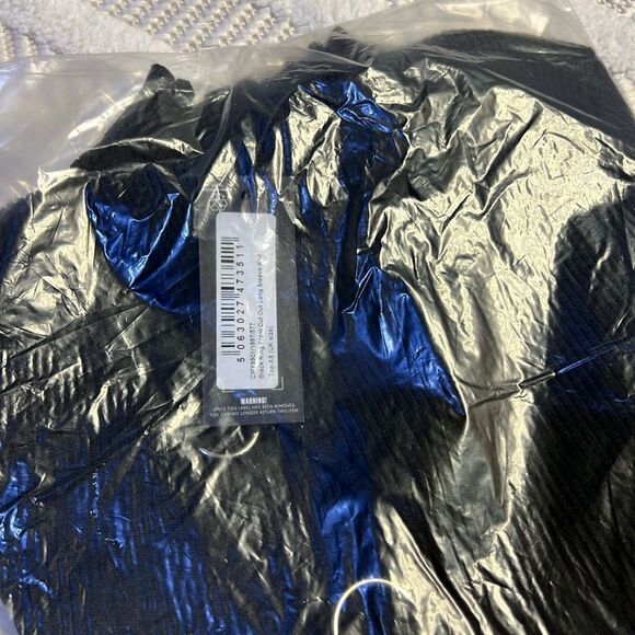 PRETTY LITTLE THING - BLACK RING FRONT CUT OUT LONG SLEEVE KNIT TOP - Picture 6 of 6